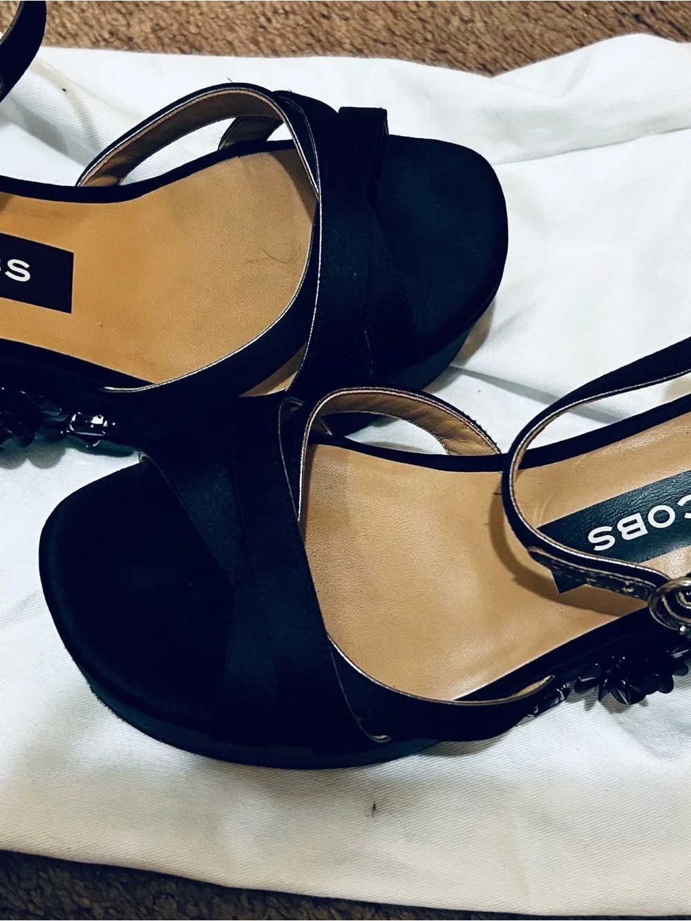 Marc Jacobs statement platform